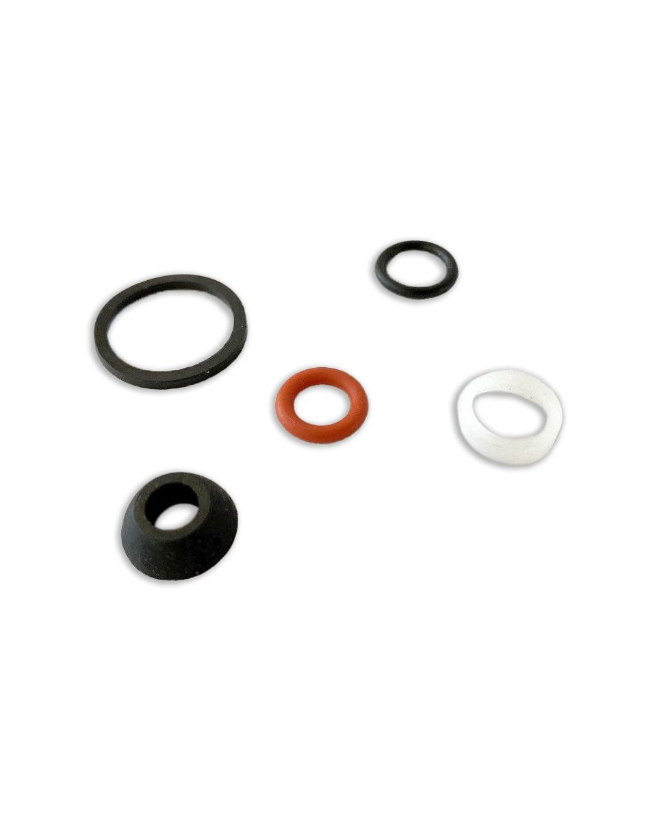Keg King Ultratap Twist Flow Control Seal Kit består av ulike sorte, røde og hvite gummiskiver, pakninger og gjennomføringer på en hvit bakgrunn.