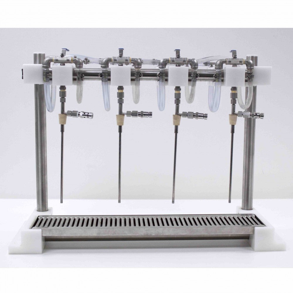 Micro Filling Systems - Mottrykksfyller med 4 hoder er ideell for hjemmebryggere som ønsker presis filtrering av prøver før bruk i flaskemaskin for karbonert øl. Perfekt for effektiv og samtidig filtrering med fire hoder.