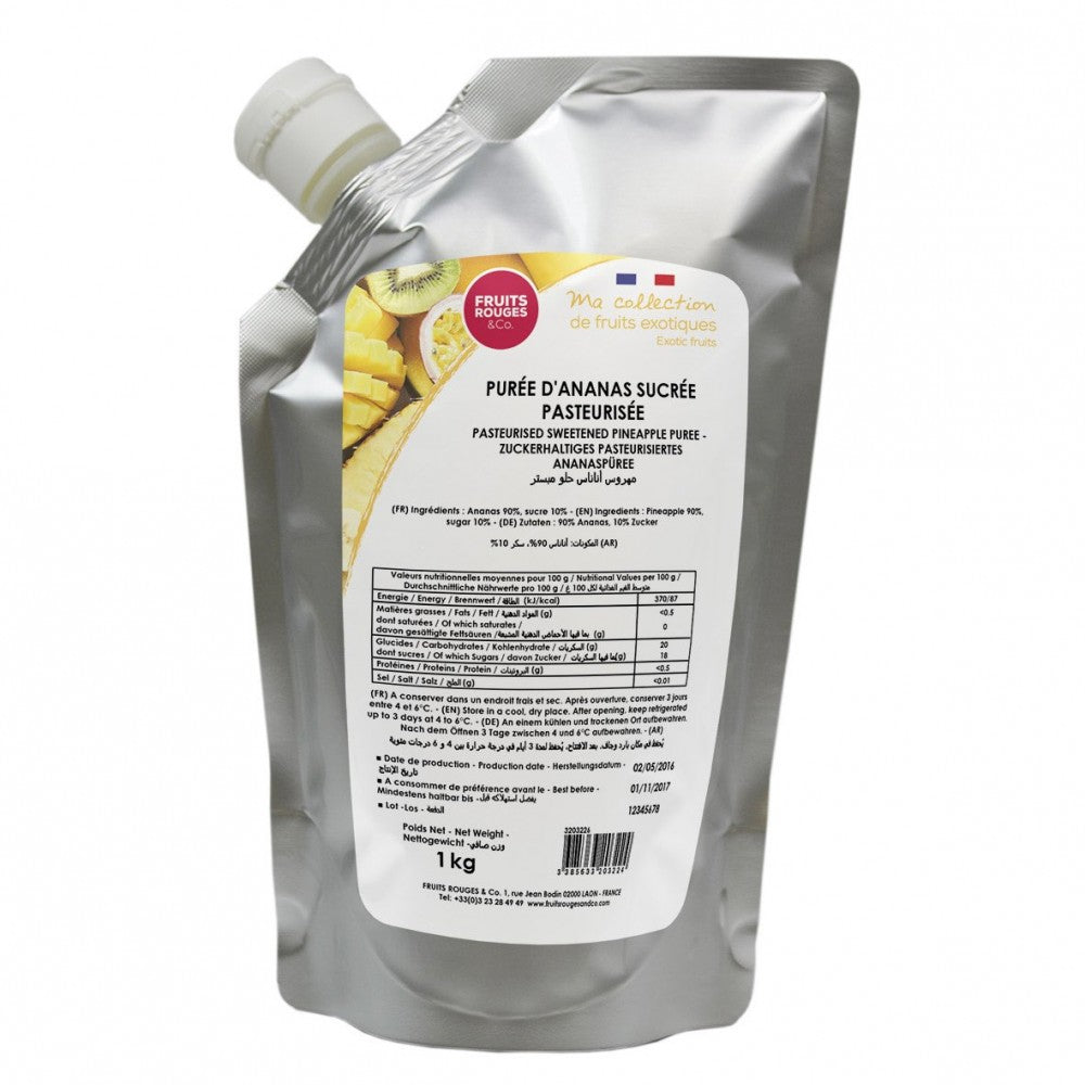 En 1 kg sølvfarget tutepose med Fruits Rouges & Co Ananaspuré, en pasteurisert søtet ananaspuré. Etiketten på forsiden viser produktinformasjon og næringsinnhold på flere språk.