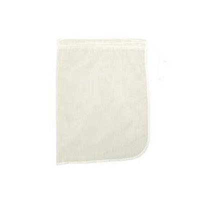 MoreBeer Humlepose nylon 23 x 30 cm med snor er en enkel, hvit, rektangulær nettingpose med ett avrundet hjørne og åpen topp, perfekt til tørrhumling under brygging, vist mot en hvit bakgrunn.