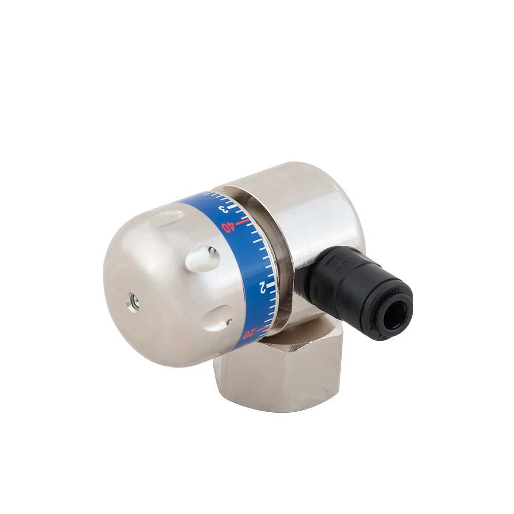 Oxyturbo Minimal CO2-regulator for Sodastream har et blått justeringsbånd, nummerert skive og John Guest-hurtigkobling, designet for CO2 Ball Lock-systemer. Vises på en hvit bakgrunn.