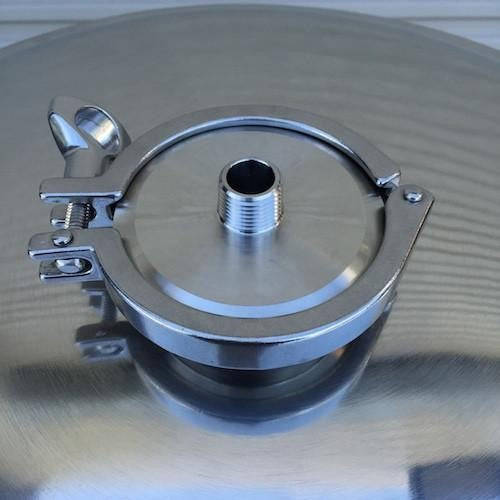 Nærbilde av en Brewshop CIP Roterende Vaskeball 3" TC x 1/2" NPT, som viser den polerte overflaten i rustfritt stål med sentral Tri-Clamp og gjenget portdetalj.