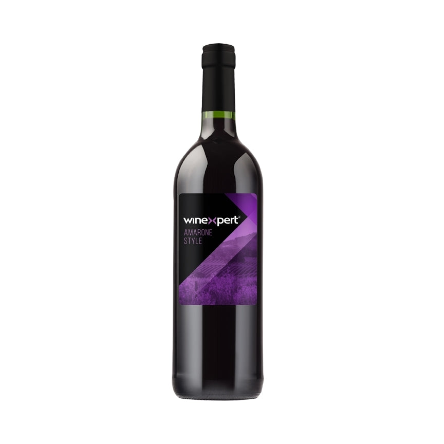 En flaske Winexpert Reserve Vinsett - Amarone Style, Italia står oppreist med en svart etikett og lilla geometrisk design, og eksemplifiserer førsteklasses kvalitet fra Winexpert for de med raffinert smak.