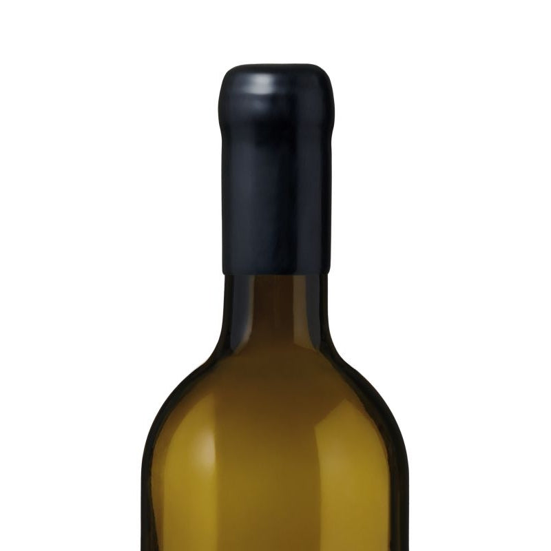 Nærbilde av toppen av en vinflaske forseglet med Sincera Sistemi flaskevoks 100g - Black BK001, med kapsel av mørk folie og gulbrun glasskropp.