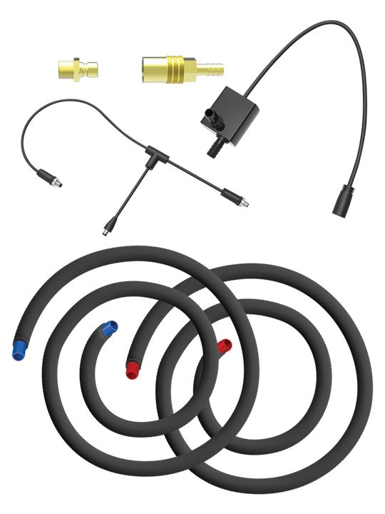 Et sett med svarte slanger, koblinger og beslag - inkludert messing- og plastdeler - arrangert på en hvit bakgrunn. Perfekt til Grainfather kjølepumpesett, designet for bruk med Grainfather Conical Fermenter.