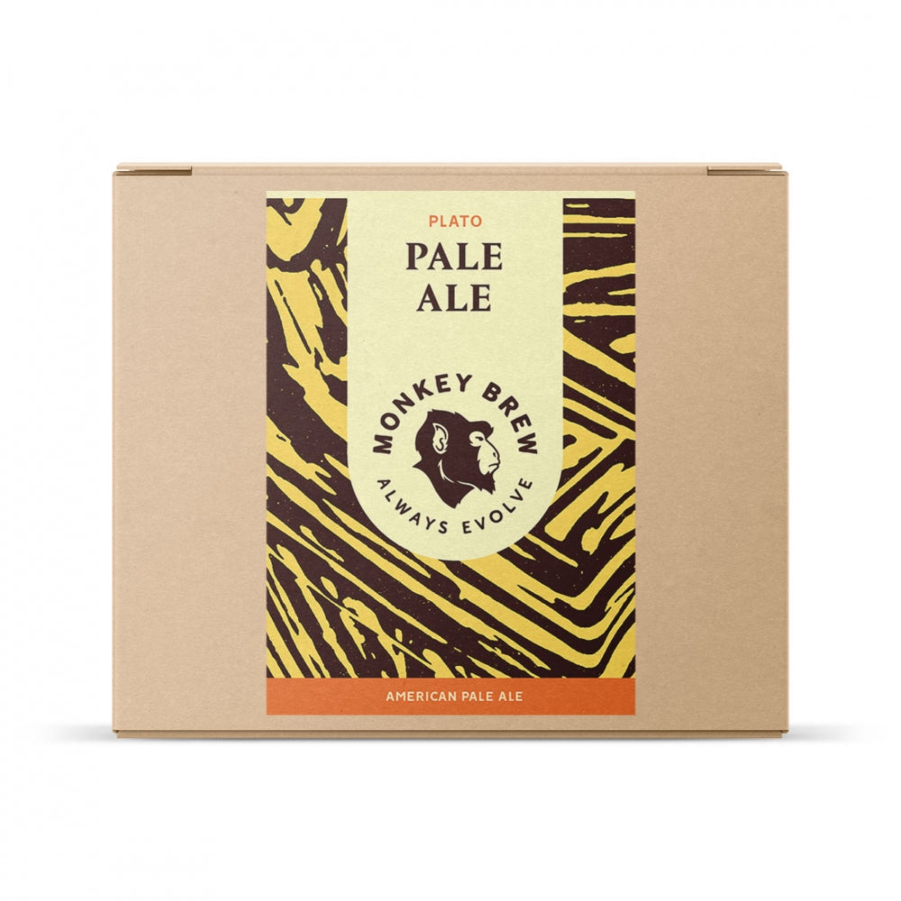 En pappeske viser Brewshop Monkey Brew Plato Pale - allgrain ølsett-etiketten, som har abstrakte gule og svarte mønstre med en karakteristisk apelogo.