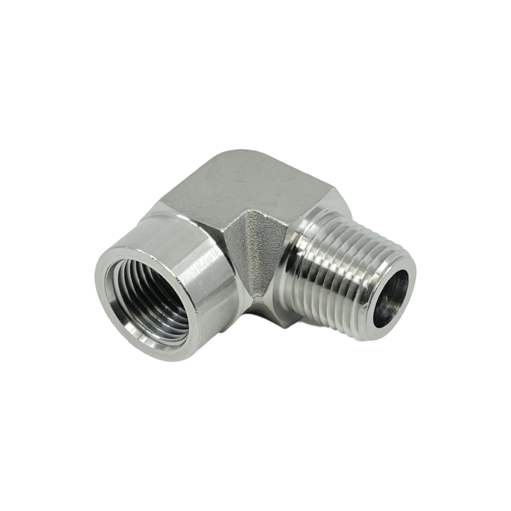 Brewshop 1/2" FPT til 1/2" NPT albueadapter er en rustfri stålbøyekobling med innvendige og utvendige gjenger, perfekt for tilkobling av rør i 90 graders vinkel.