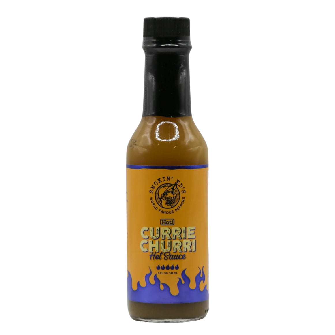 En flaske med PuckerButt Pepper Company's Smokin' Ed's Currie Churri - Pepper X Edition hot saus, med oransje etikett, blå flammer og svart lokk.