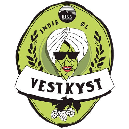 En humlekjegle med hvit turban og solbriller sitter i en laurbærkrans ved siden av "Brewshop Kinn Vestkyst Indiaøl - allgrain ølsett" - et ideelt valg for hjemmebryggingfans.