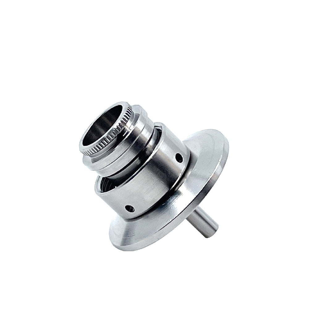 1,5" TC Shank - gjennomføring til tri-clamp tappetårn fra Project Brew er en maskindel i rustfritt stål 304 med sylindrisk form, tannhjulslignende toppkanter, hull i midten og en flat base med en nedadgående aksel.