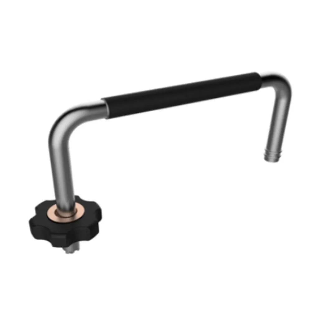 Grainfather Resirkuleringsarm til G30 er et L-formet metallhåndtak med svart grep og en justerbar, svart knott i bunnen.