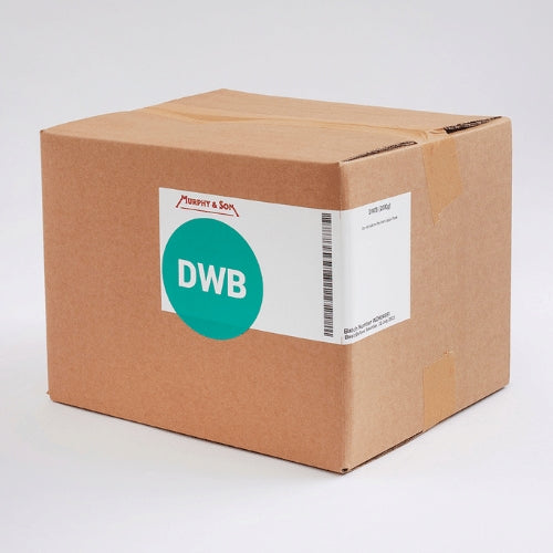 En vanlig brun eske merket "DWB 20kg - Murphy & Son", ideell for saltblanding og vannjustering i brygging.