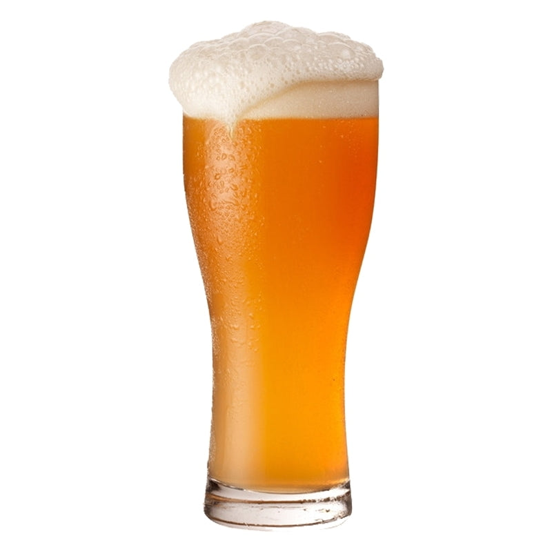Et høyt glass med lys ravfarget øl med tykt skum, brygget på Brewolution's Take me to Heaven Påskeøl allgrain ølsett, kondens på utsiden, mot en enkel hvit bakgrunn.