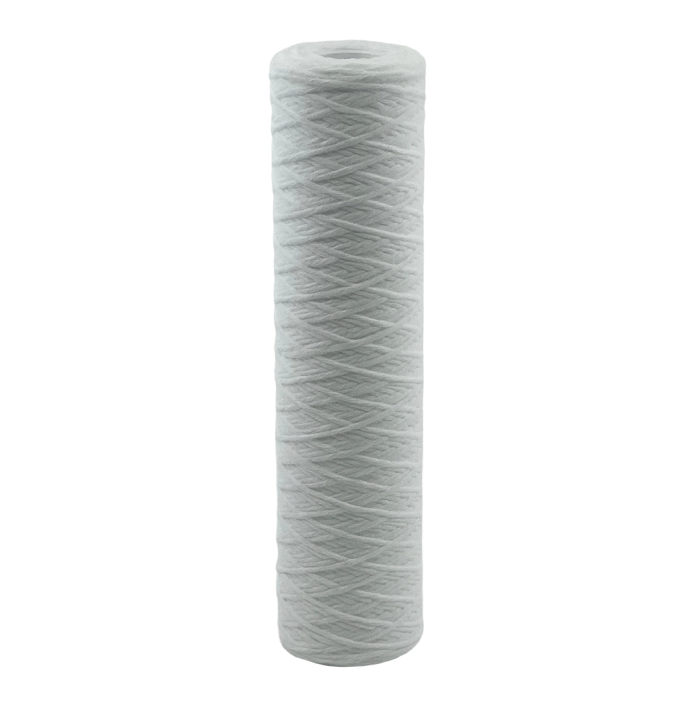 Ecowater 1 mikron filter til filterhus - Ecosoft er en sylindrisk, hvit, snorviklet patron, vist stående mot en vanlig bakgrunn, klar for montering i ditt foretrukne filterhus.