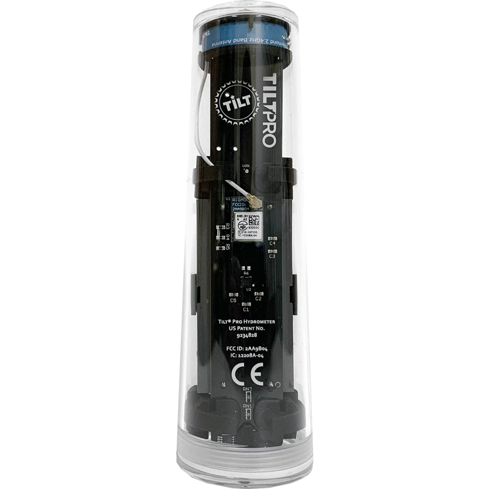 Klar plastbeholder med Tilt Pro Hydrometer & Termometer fra Tilt Hydrometer, designet for stabilitet i spesifikk tyngdekraft, med produktmerking og spesifikasjoner synlig på overflaten.
