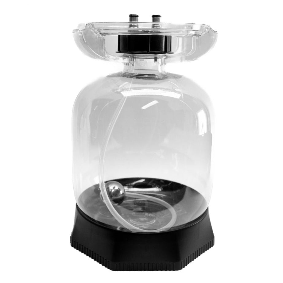 En gjennomsiktig vakuumklokke med svart bunn, som holder en metallkule og et rør for lufttrykksdemonstrasjoner - i likhet med det lufttette miljøet i Keg King Fermenter King Junior 10L Trykktank & Keg.