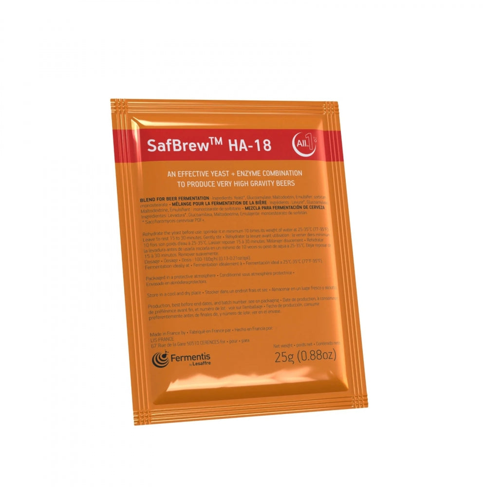 En 25 g-pakke med Fermentis SafBrew HA-18, en gjær- og enzymblanding for brygging med høy tyngdekraft, er vist stående med produktinformasjon synlig på forsiden.