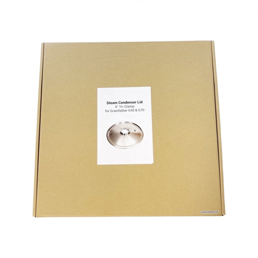 Firkantet, flat, brun Grainfather-eske med hvit etikett med bilde av et metallokk og teksten "Lokk for dampkondensator til Grainfather G40 & G70 I Condenser Lid".
