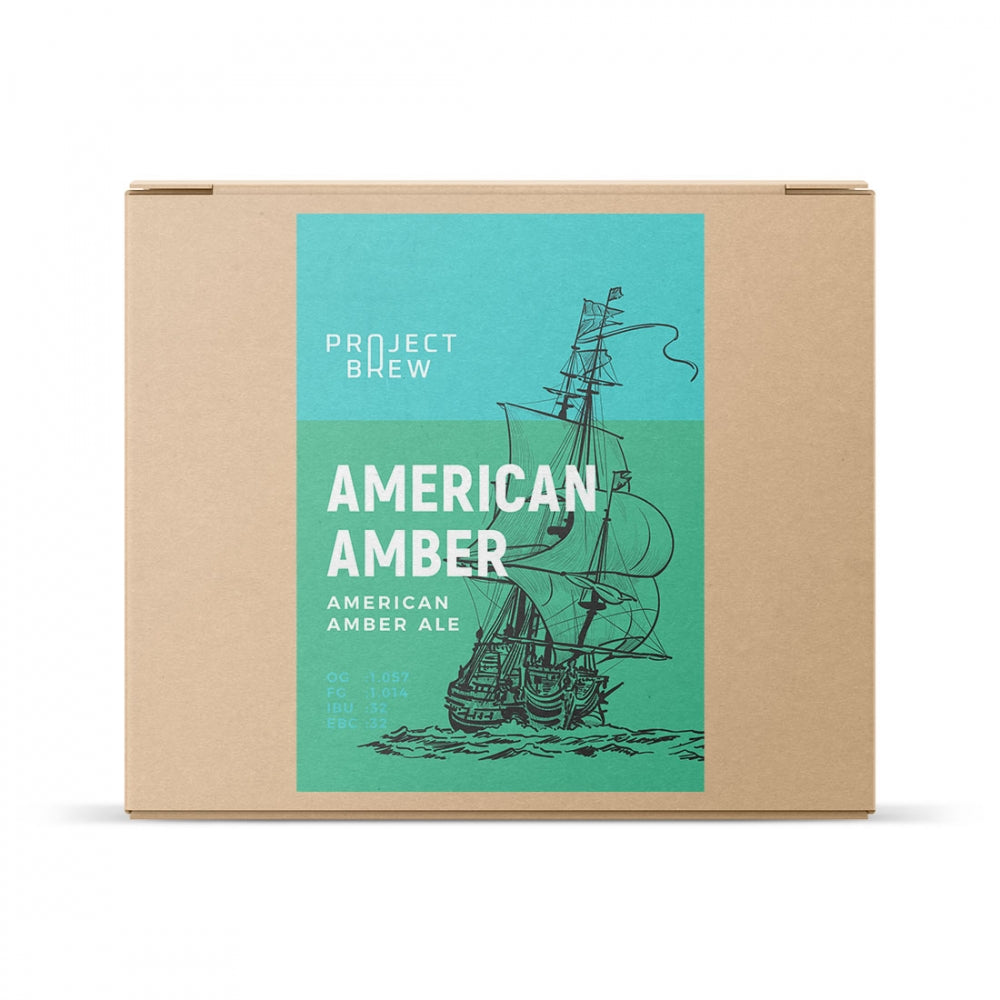 En pappeske merket Project Brew American Amber - allgrain ølsett har en seilskipsillustrasjon på forsiden, noe som gjør den til et ideelt Amber Ale-klonesett for hjemmebryggere.