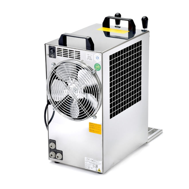Lindr KONTAKT 155/K New Green Line Ølkjøler med tappetårn er en bærbar ølkjøler i rustfritt stål med stor frontvifte, ventilasjonsgitter på siden, betjeningsknapper og bærehåndtak på toppen - perfekt for bruk sammen med Lindr-tappetårnet.
