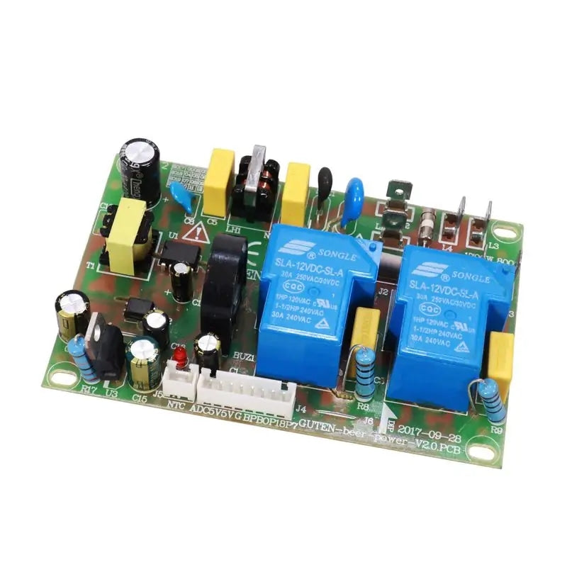 Kretskortet / PCB til Brewster Beacon 40 fra Brewolution er et grønt elektronisk kretskort med to blå SLA-12VDC-SL-A-reléer og ulike komponenter som kondensatorer, motstander og kontakter.