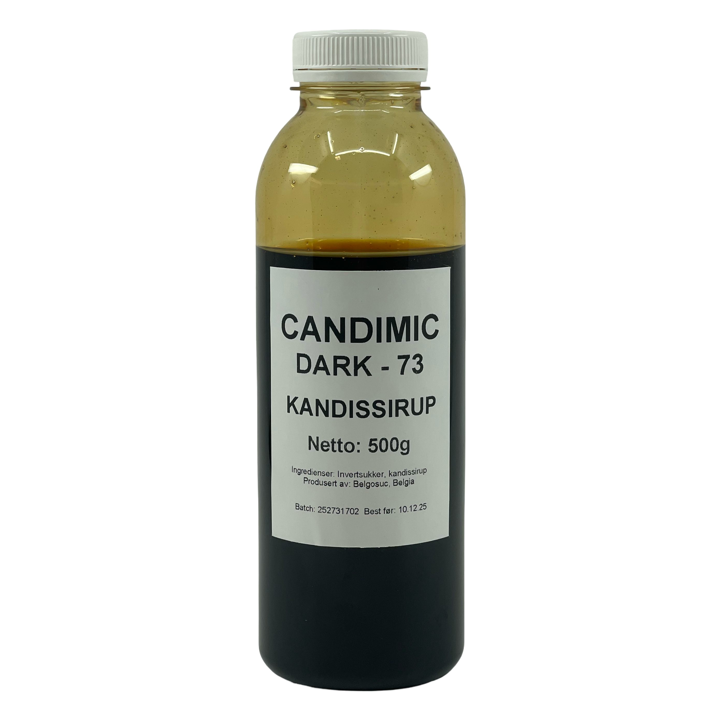 En 500 g plastflaske med Belgosuc Candimic Dark-73 Candy Syrup, med hvit skrukork og fyldig brun sirup på innsiden - ideell til belgiske ølstiler.