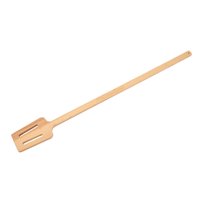 Speidel meskespade av tre - 70 cm er en lang meskespade i tre fra Speidel, med et rektangulært slisset hode og et hull i enden av håndtaket, vist på en hvit bakgrunn.