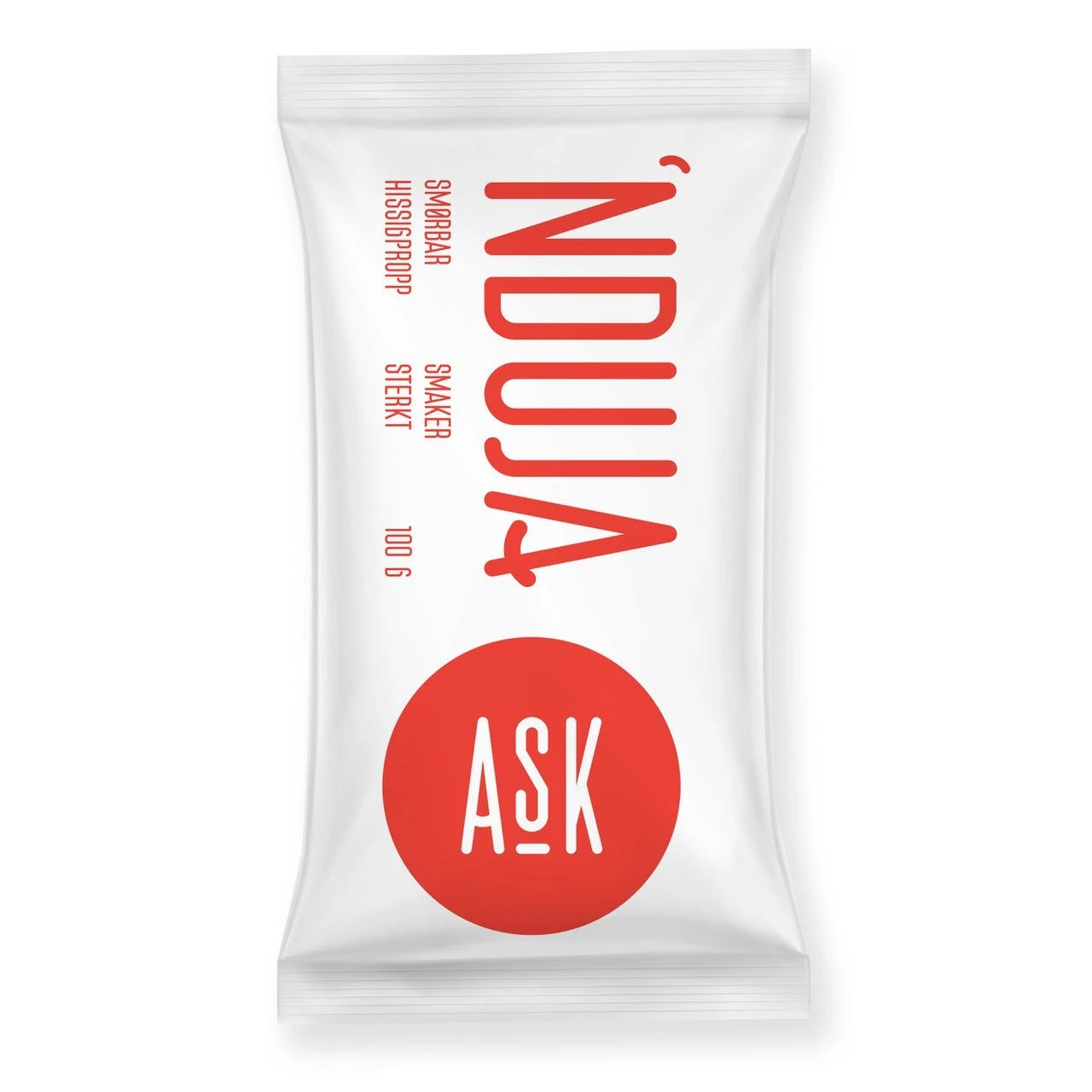 En hvit pakke merket "Ask Nduja 100g Salami med Chili" med rød tekst, en stor rød sirkel med ASK i hvitt, og svensk tekst som beskriver smørbar salami, chilismak og vekt.