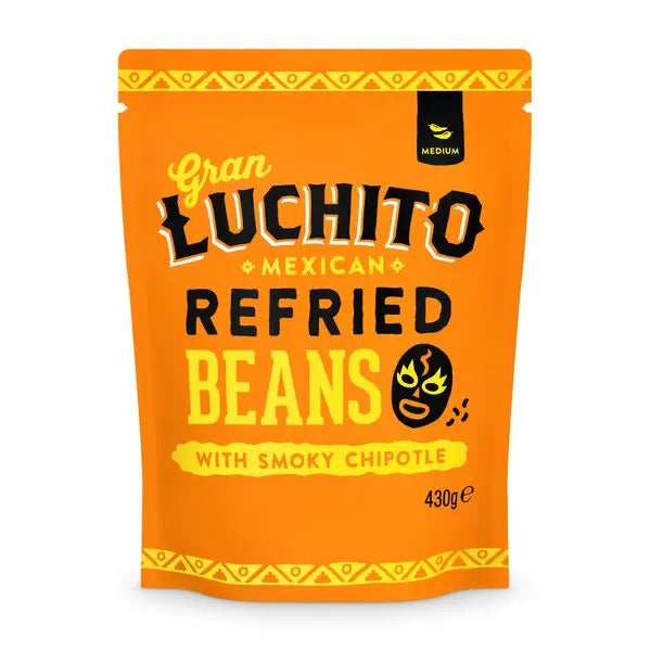 Gran Luchito Refried Chilpotle Beans 430 g er en autentisk meksikansk bønnerett i en oransje pose med middels krydder.